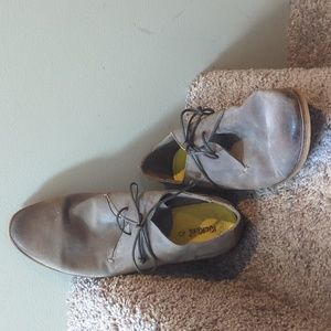 Kickers light tan suede shoes